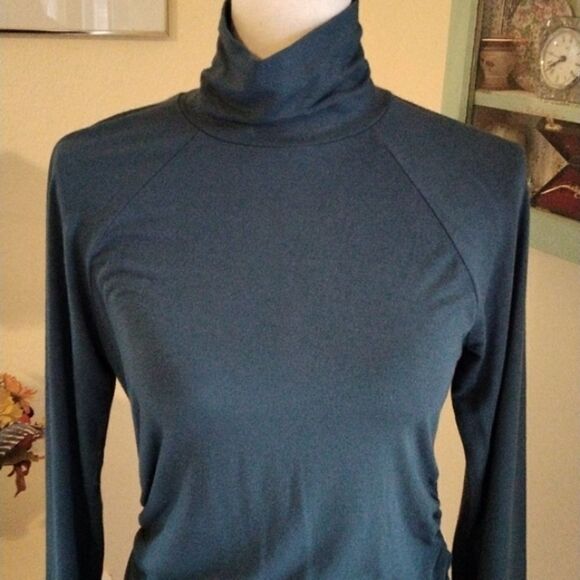 Per Se Turtleneck Top - Picture 2 of 8